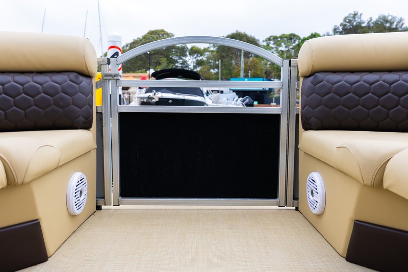 party pontoon 151124-2