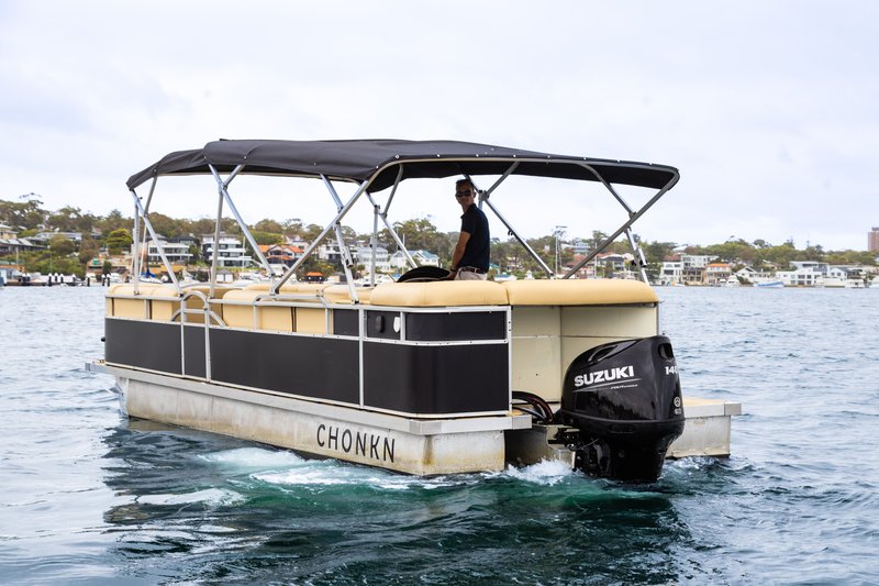 party pontoon 151124-25
