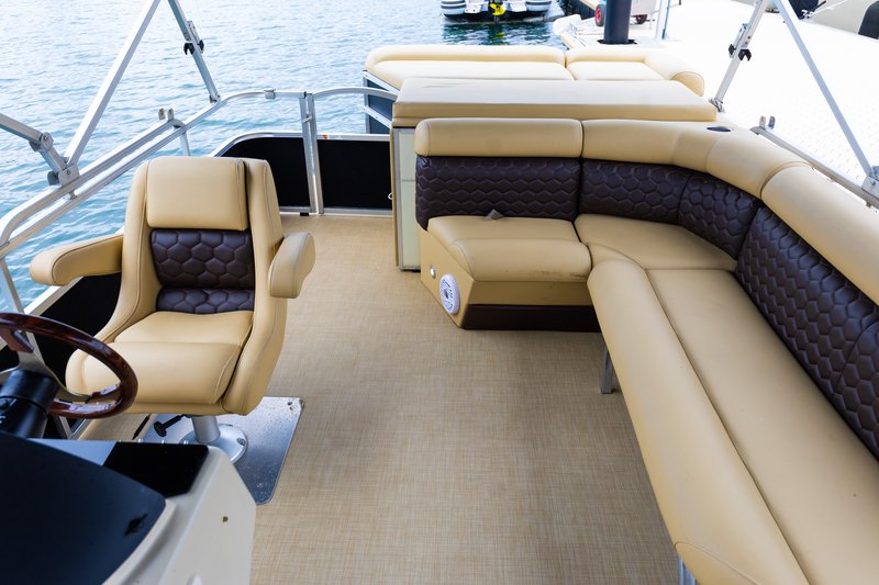 party pontoon 151124-4