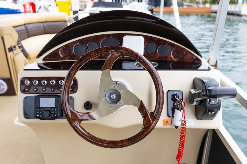 party pontoon 151124-6