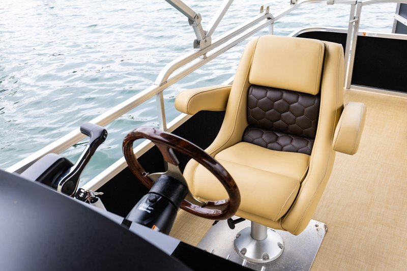 party pontoon 151124-7